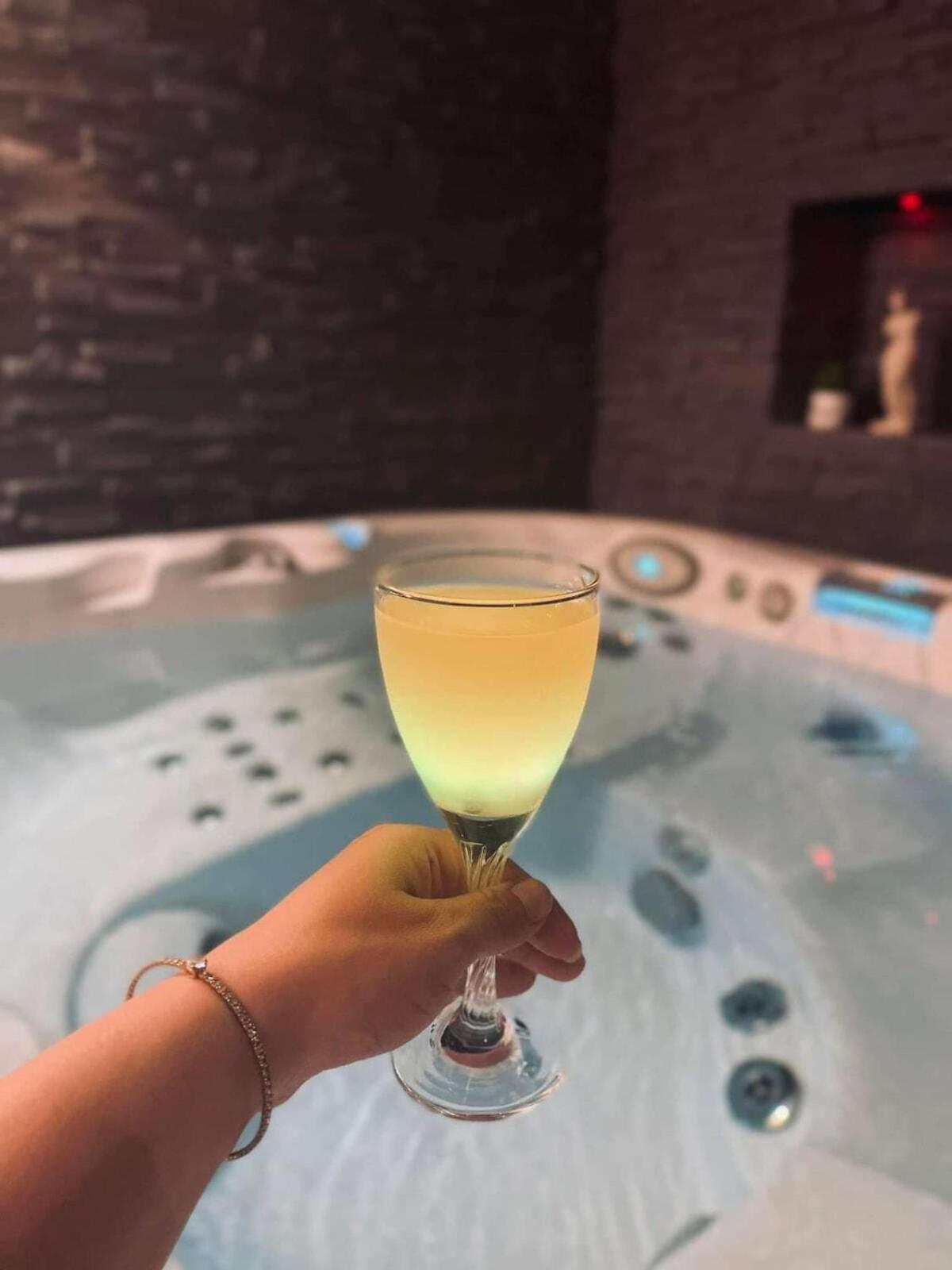 O Venus Spa Sin-le-Noble Εξωτερικό φωτογραφία