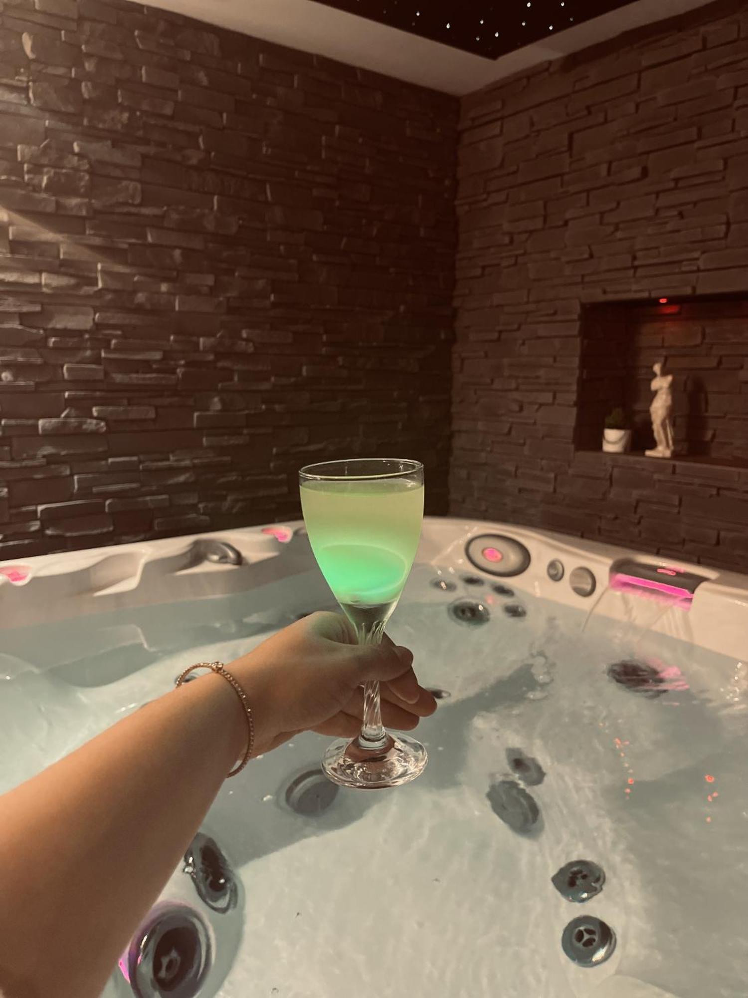O Venus Spa Sin-le-Noble Εξωτερικό φωτογραφία